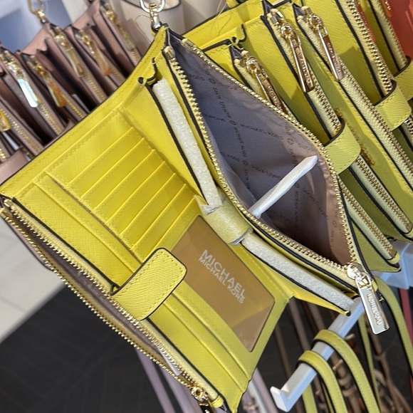 Michael Kors Jet Set Travel Large Double Zip Leather Wristlet Sunshine Yellow - Picture 4 of 15